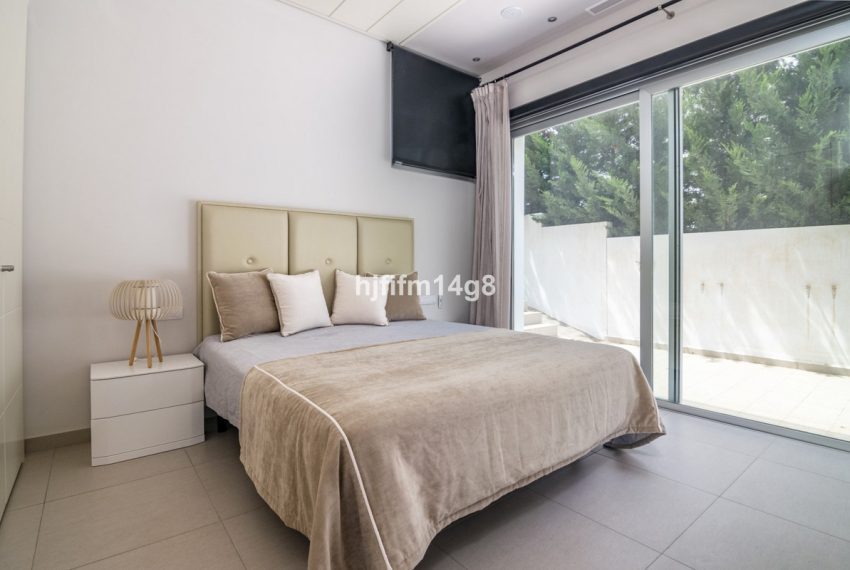 R4318609-Villa-For-Sale-Nueva-Andalucia-Detached-6-Beds-829-Built-16