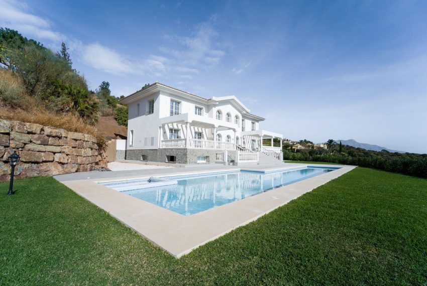 R4327726-Villa-For-Sale-Marbella-Detached-6-Beds-860-Built-6