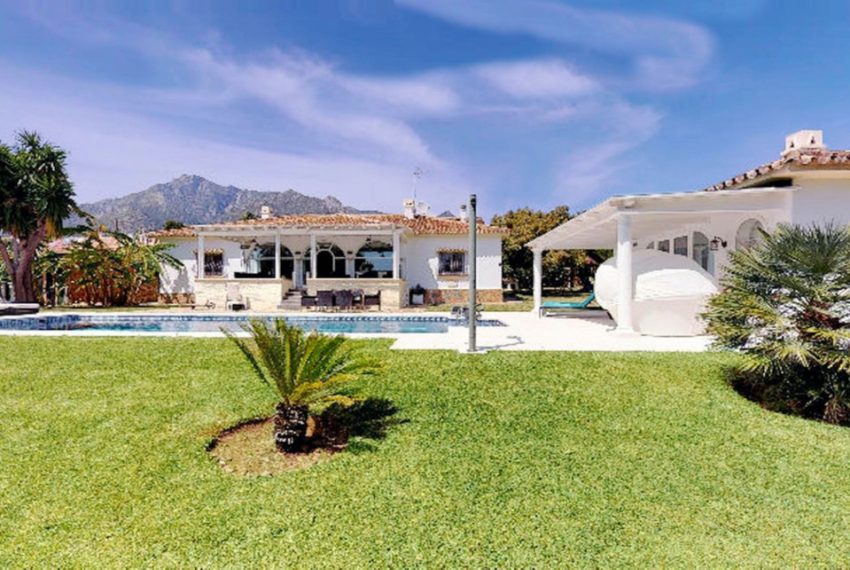 R4349356-Villa-For-Sale-Marbella-Detached-4-Beds-365-Built-15