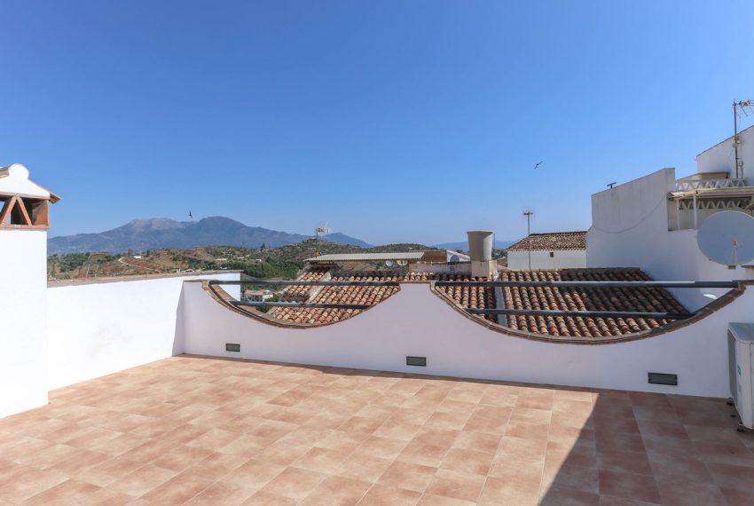 R4355728-Townhouse-For-Sale-Guaro-Terraced-4-Beds-210-Built-1