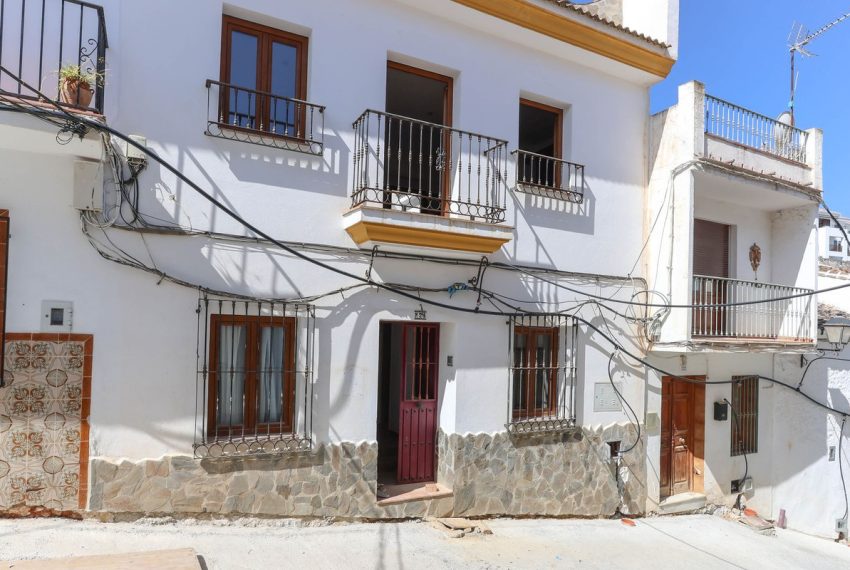 R4355728-Townhouse-For-Sale-Guaro-Terraced-4-Beds-210-Built