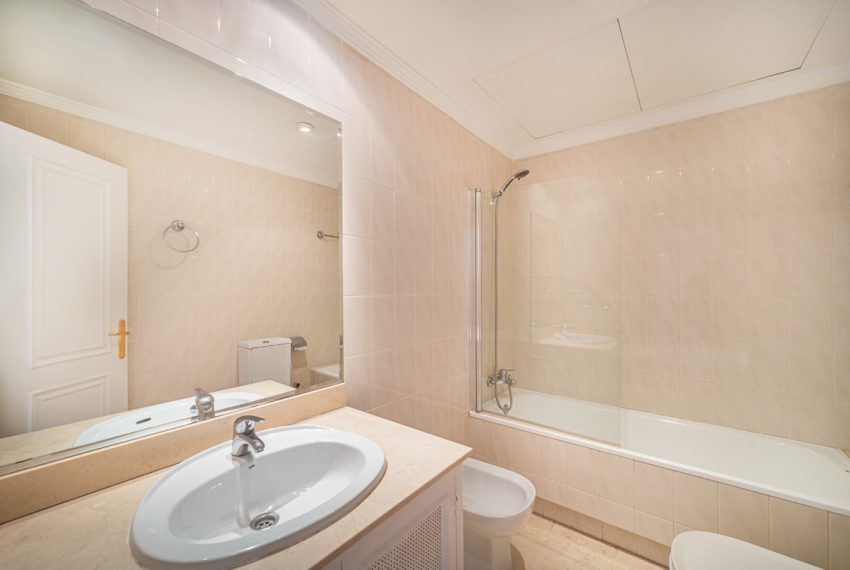 R4369717-Apartment-For-Sale-Nueva-Andalucia-Penthouse-Duplex-2-Beds-162-Built-13