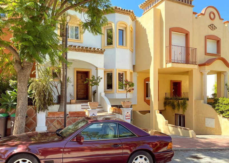 R4419826-Townhouse-For-Sale-Nueva-Andalucia-Terraced-5-Beds-320-Built