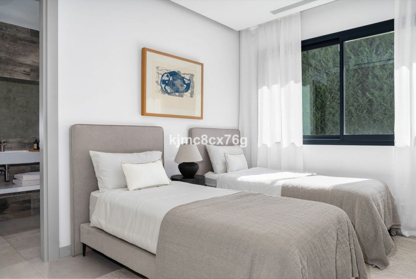 R4553422-Villa-For-Sale-Nueva-Andalucia-Detached-5-Beds-406-Built-13