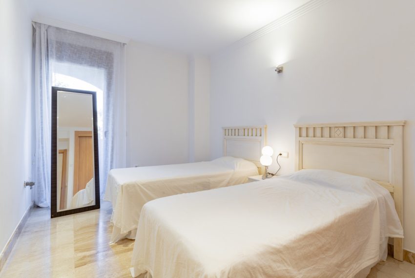 R4602910-Apartment-For-Sale-Estepona-Middle-Floor-3-Beds-180-Built-13