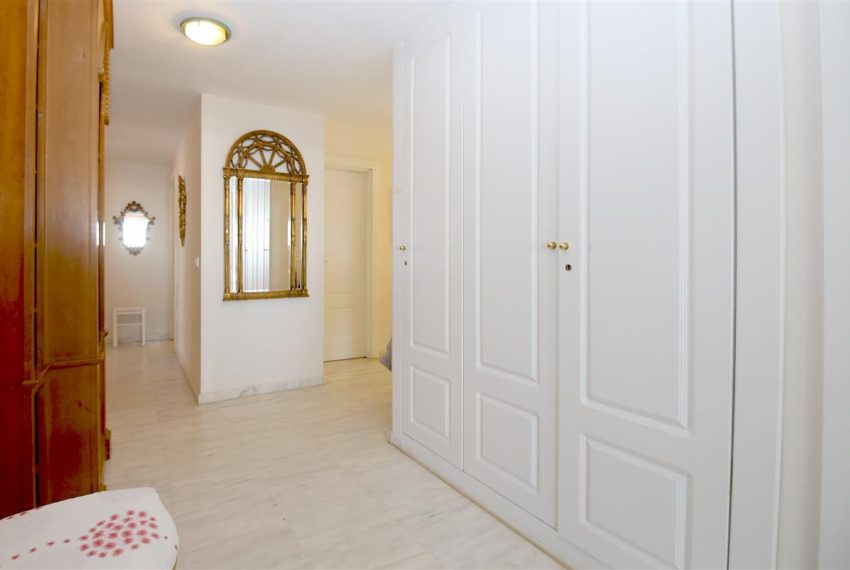R4606180-Apartment-For-Sale-Estepona-Middle-Floor-4-Beds-195-Built-9