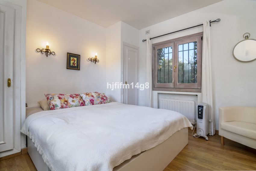 R4608643-Villa-For-Sale-Nueva-Andalucia-Detached-4-Beds-385-Built-11
