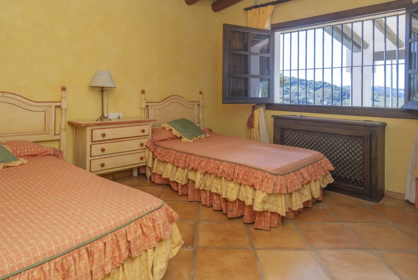 R4649611-Villa-For-Sale-Estepona-Finca-7-Beds-1000-Built-10