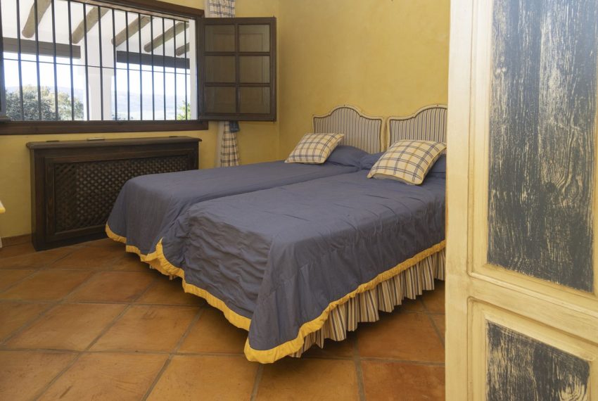 R4649611-Villa-For-Sale-Estepona-Finca-7-Beds-1000-Built-12