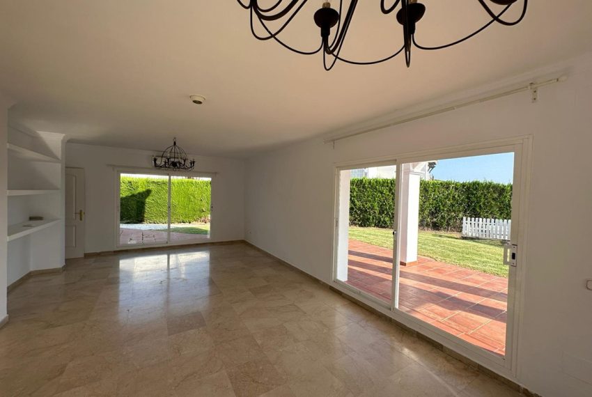 R4687561-Villa-For-Sale-Nueva-Andalucia-Detached-5-Beds-450-Built-3