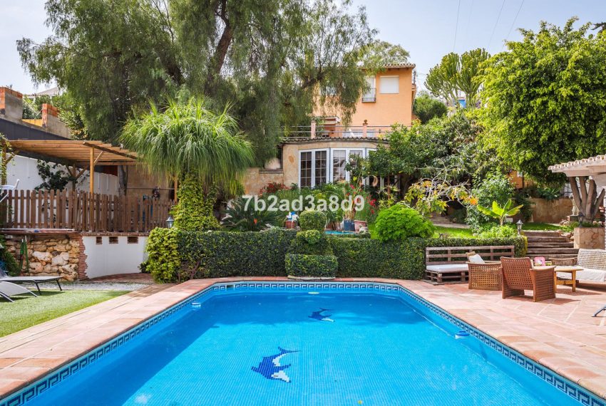 R4716823-Villa-For-Sale-Nueva-Andalucia-Detached-4-Beds-229-Built-3