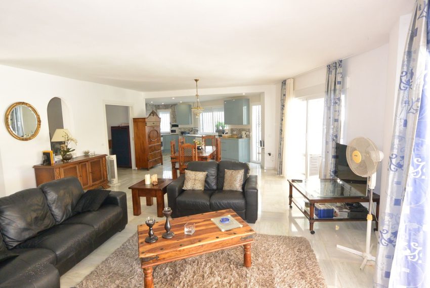 R4041664-Apartment-For-Sale-The-Golden-Mile-Ground-Floor-4-Beds-191-Built-6