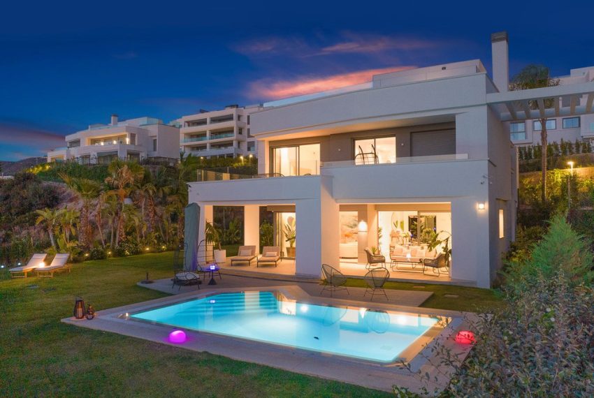 R4076101-Villa-For-Sale-Marbella-Detached-4-Beds-270-Built