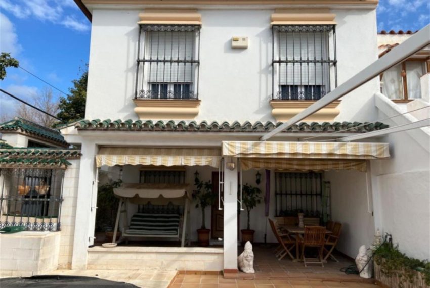 R4246420-Villa-For-Sale-Nueva-Andalucia-Semi-Detached-4-Beds-300-Built-4
