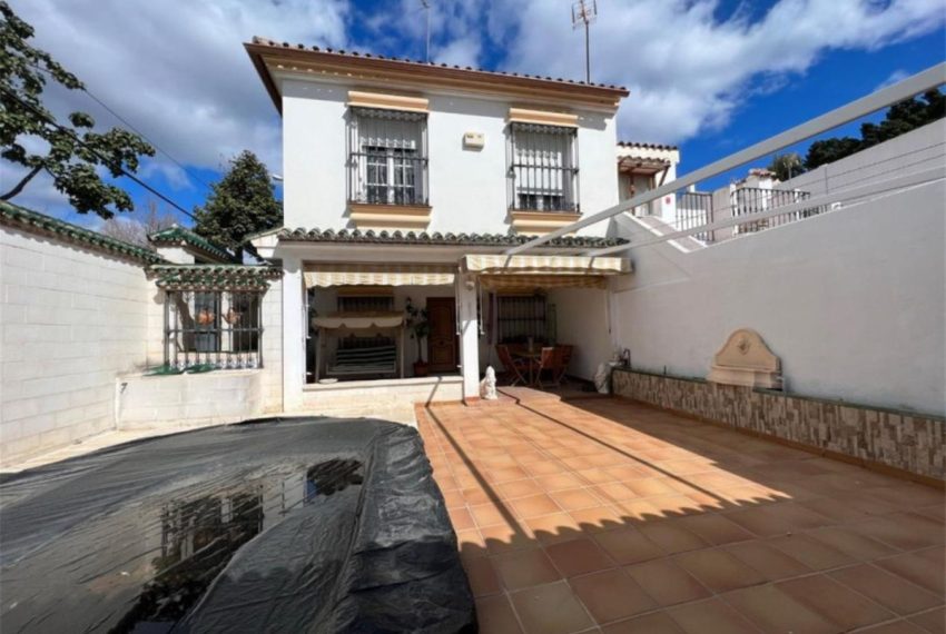 R4246420-Villa-For-Sale-Nueva-Andalucia-Semi-Detached-4-Beds-300-Built
