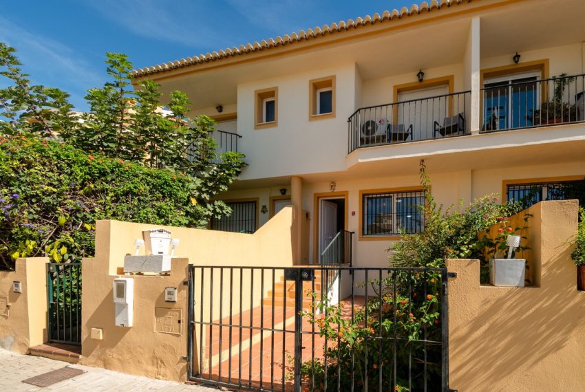 R4440481-Townhouse-For-Sale-Costabella-Terraced-4-Beds-111-Built-1