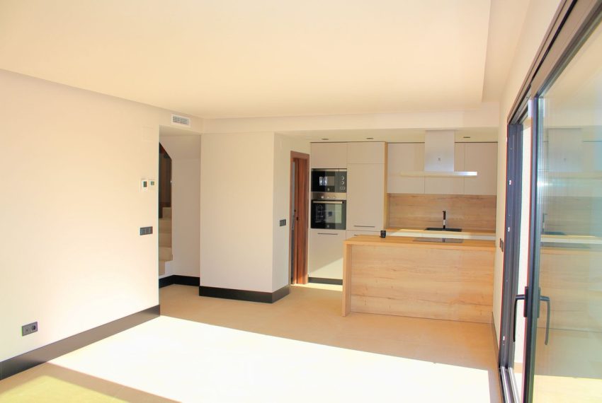 R4592050-Apartment-For-Sale-Nueva-Andalucia-Penthouse-Duplex-3-Beds-121-Built-9