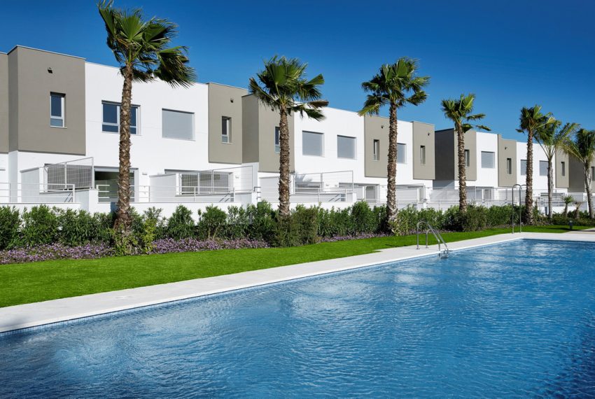 R4646998-Villa-For-Sale-Estepona-Terraced-3-Beds-161-Built