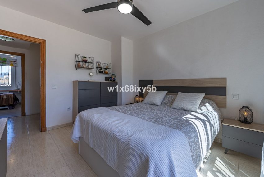 R4655560-Townhouse-For-Sale-San-Pedro-de-Alcantara-Terraced-4-Beds-254-Built-10