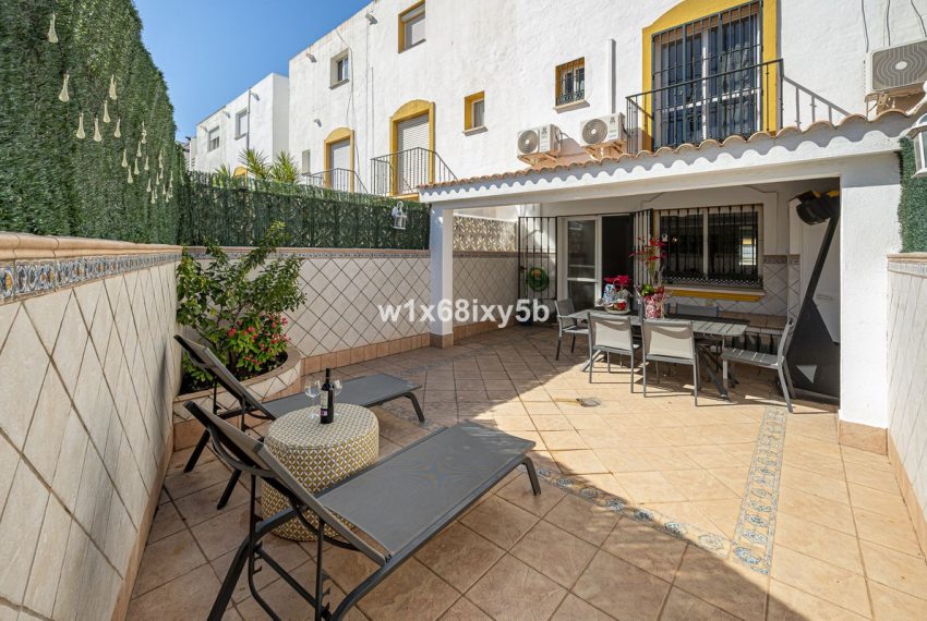 R4655560-Townhouse-For-Sale-San-Pedro-de-Alcantara-Terraced-4-Beds-254-Built-9