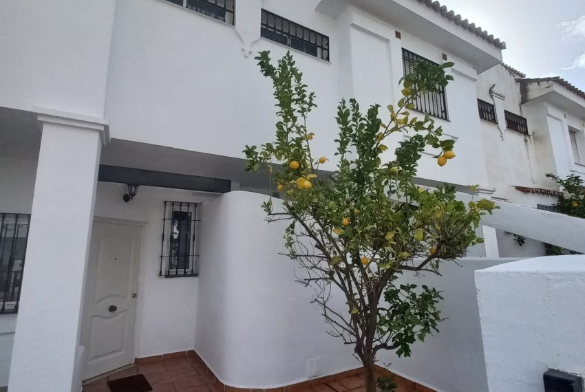 R4674280-Townhouse-For-Sale-Nueva-Andalucia-Terraced-5-Beds-160-Built-2