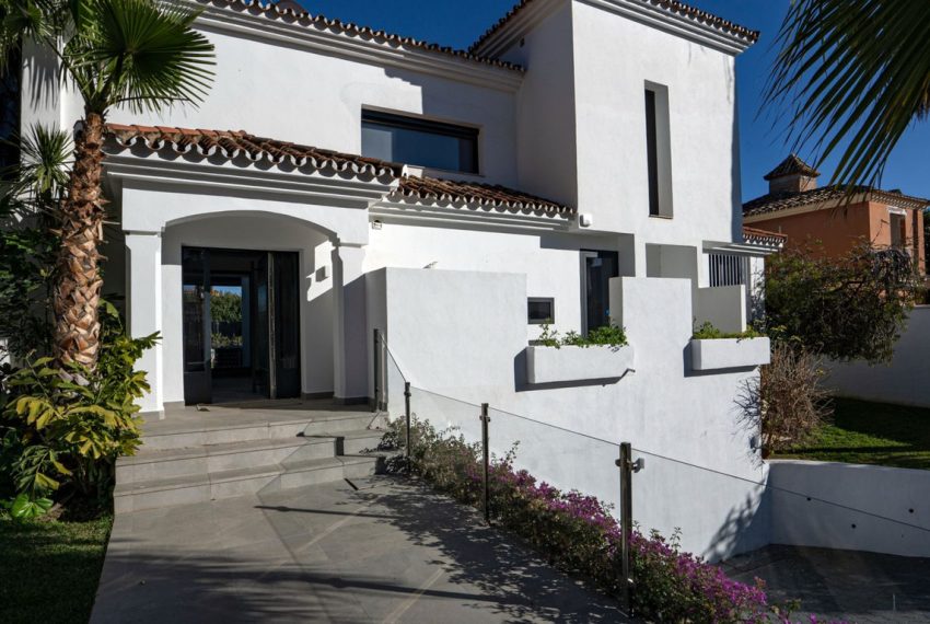 R4681276-Villa-For-Sale-Nueva-Andalucia-Detached-4-Beds-349-Built-2