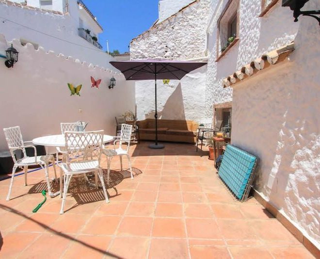 R2498606-Image 1-Terraced - 5 Beds - 160 Built