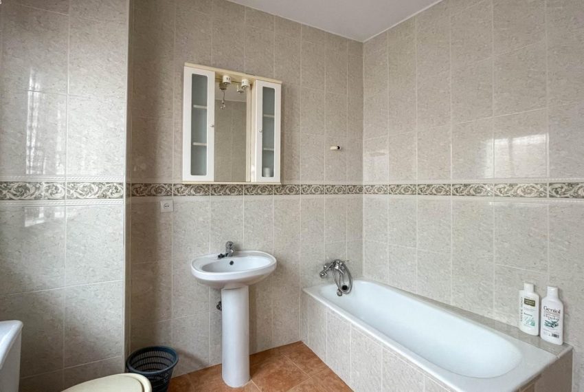 R3845677-Townhouse-For-Sale-Guaro-Terraced-4-Beds-165-Built-15