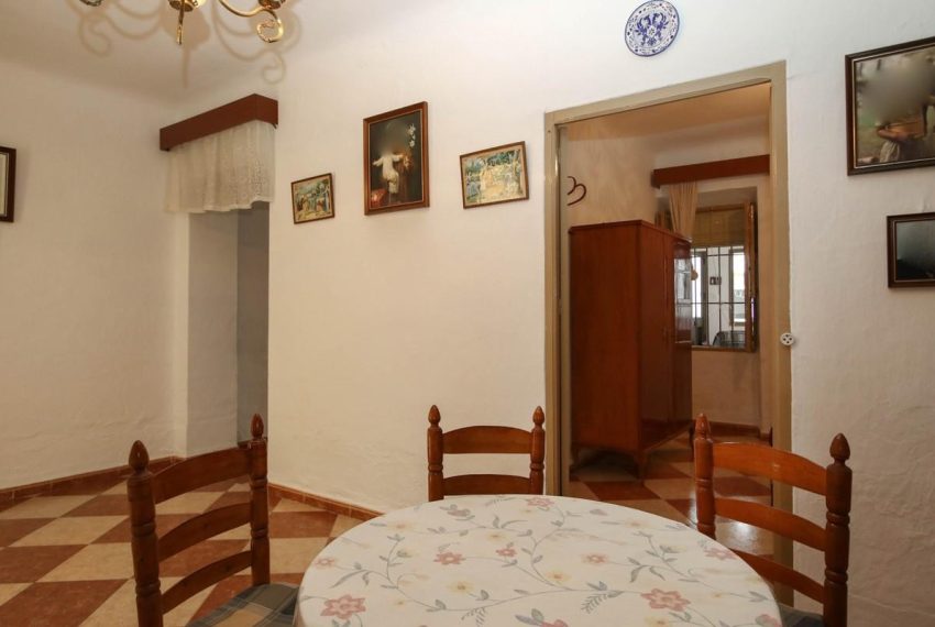 R3845677-Townhouse-For-Sale-Guaro-Terraced-4-Beds-165-Built-2