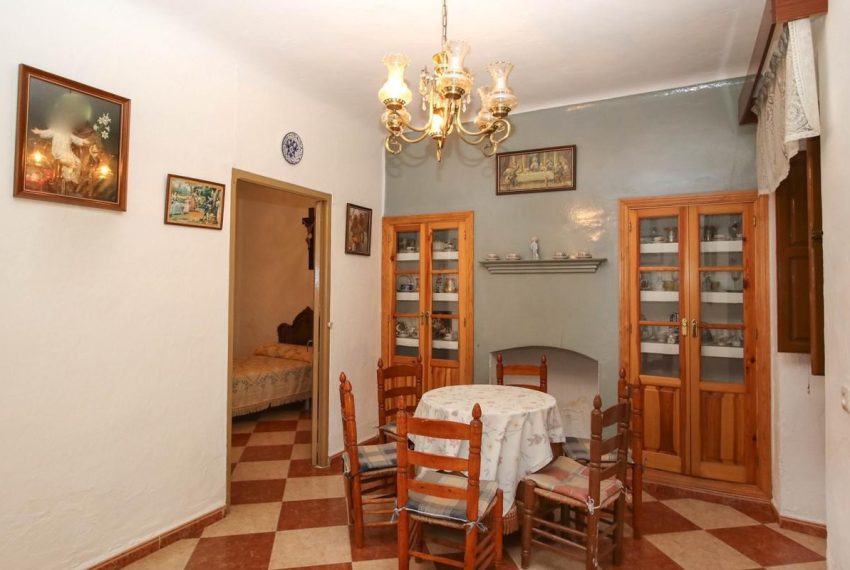 R3845677-Townhouse-For-Sale-Guaro-Terraced-4-Beds-165-Built-4