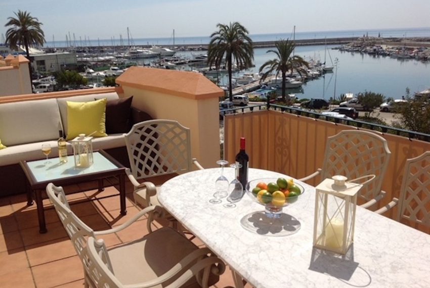 R4306012-Townhouse-For-Sale-Estepona-Terraced-5-Beds-240-Built-1