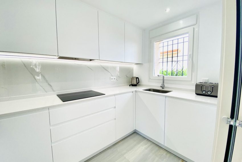 R4306012-Townhouse-For-Sale-Estepona-Terraced-5-Beds-240-Built-10