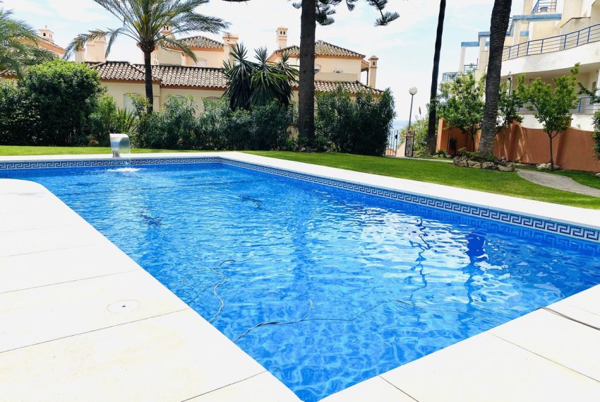 R4306012-Townhouse-For-Sale-Estepona-Terraced-5-Beds-240-Built-5