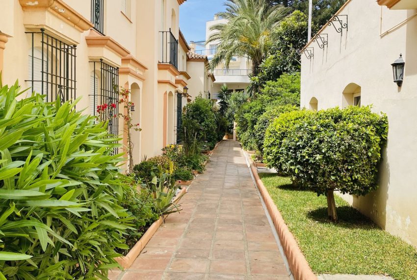 R4306012-Townhouse-For-Sale-Estepona-Terraced-5-Beds-240-Built-6