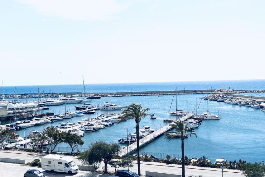 R4306012-Townhouse-For-Sale-Estepona-Terraced-5-Beds-240-Built