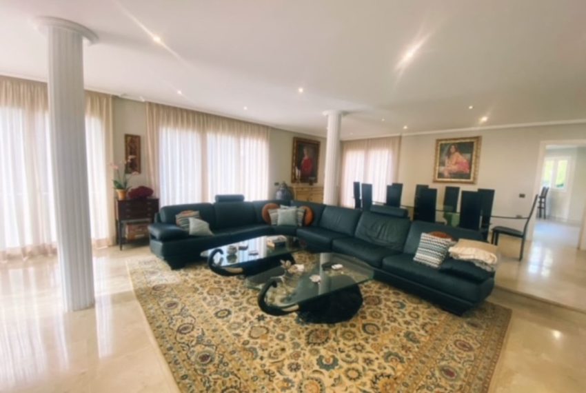 R4319383-Villa-For-Sale-Calahonda-Detached-6-Beds-600-Built-6