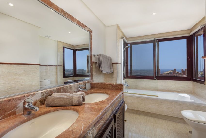 R4833994-Apartment-For-Sale-La-Mairena-Penthouse-Duplex-3-Beds-245-Built-8