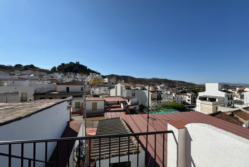 R4837621-Townhouse-For-Sale-Monda-Terraced-5-Beds-140-Built-2