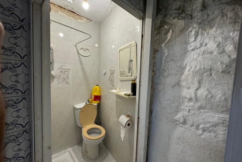 R4837621-Townhouse-For-Sale-Monda-Terraced-5-Beds-140-Built-4
