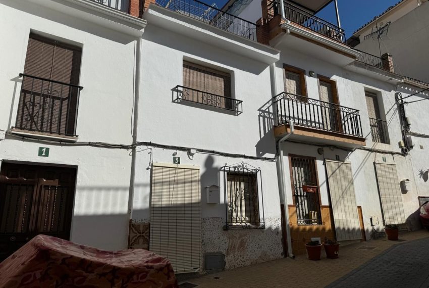 R4837621-Townhouse-For-Sale-Monda-Terraced-5-Beds-140-Built