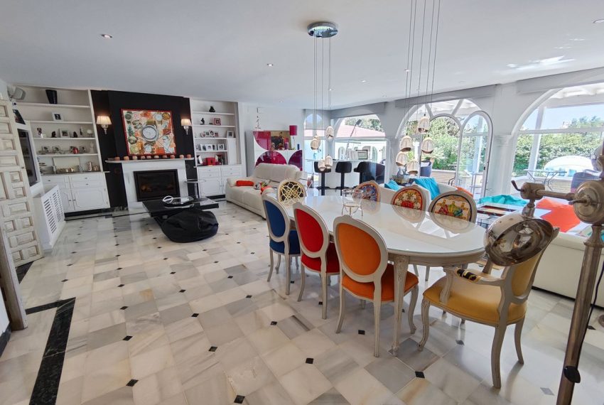 R4349356-Villa-For-Sale-Marbella-Detached-4-Beds-365-Built-1