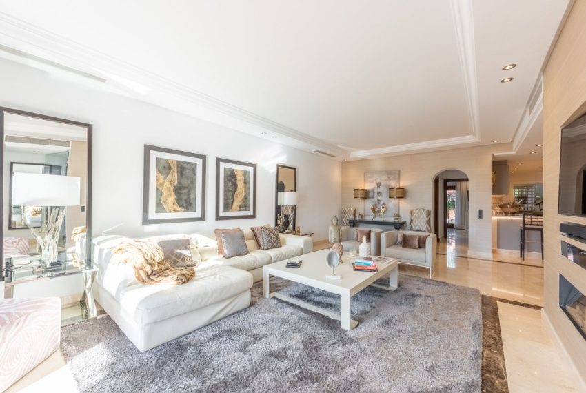 R4442986-Apartment-For-Sale-New-Golden-Mile-Penthouse-3-Beds-206-Built-1