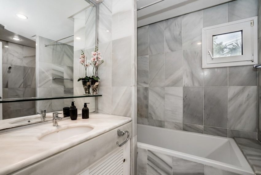 R4601599-Apartment-For-Sale-The-Golden-Mile-Ground-Floor-2-Beds-156-Built-6