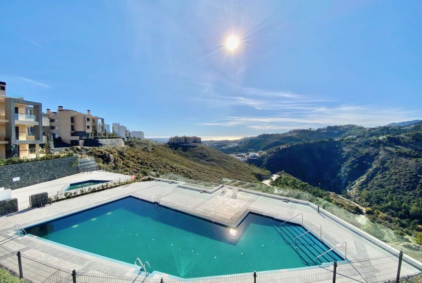 R4623694-Apartment-For-Sale-La-Quinta-Middle-Floor-4-Beds-245-Built