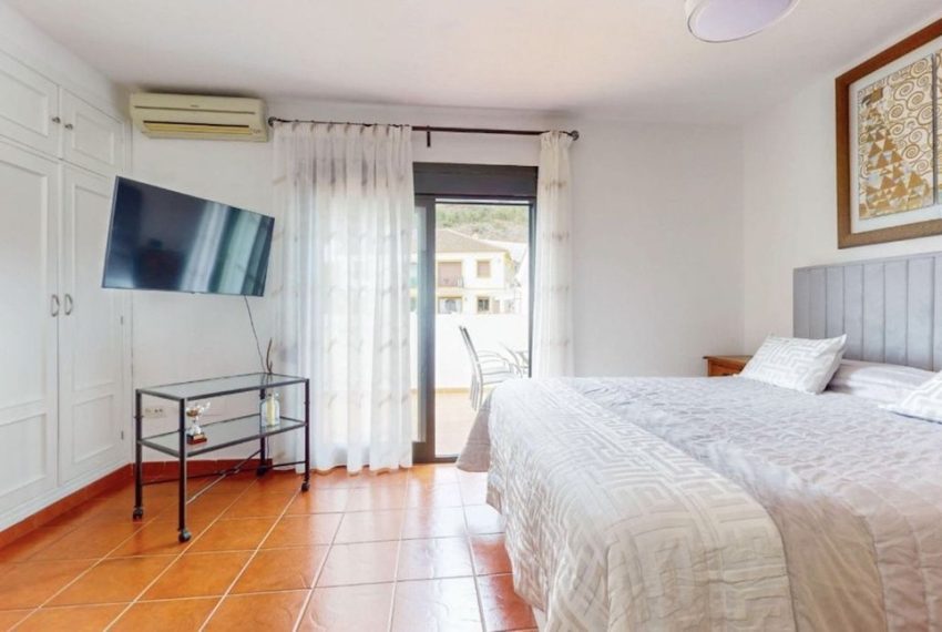 R4648831-Villa-For-Sale-Benahavis-Semi-Detached-4-Beds-264-Built-1