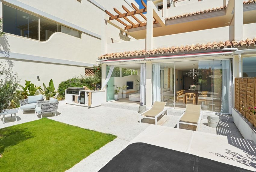 R4854895-Apartment-For-Sale-Nueva-Andalucia-Ground-Floor-3-Beds-146-Built-1