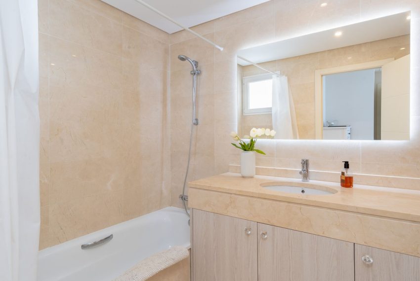 R4941199-Apartment-For-Sale-Estepona-Penthouse-2-Beds-97-Built-9