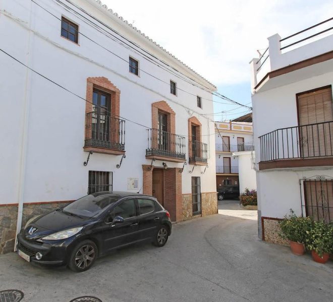 R2785172-Image 1-Terraced - 7 Beds - 362 Built