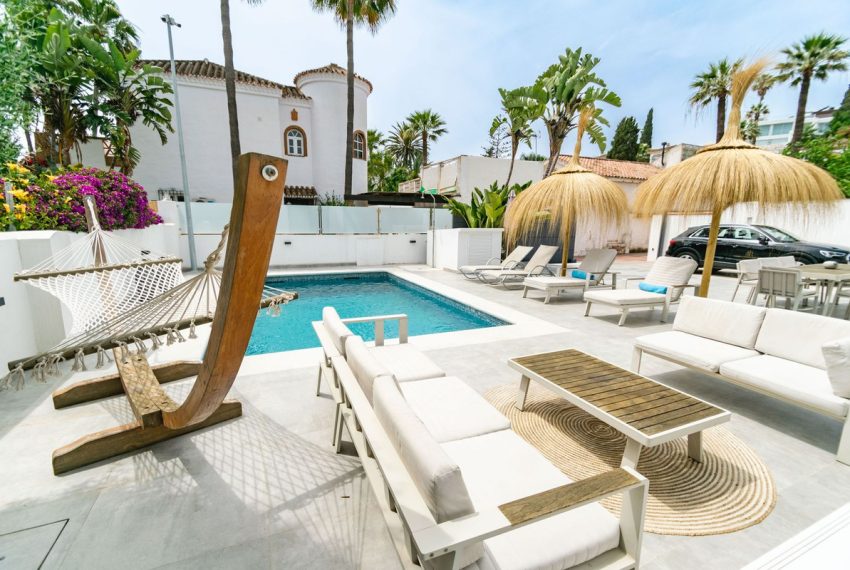 R4074745-Villa-For-Sale-Nueva-Andalucia-Detached-4-Beds-300-Built-2