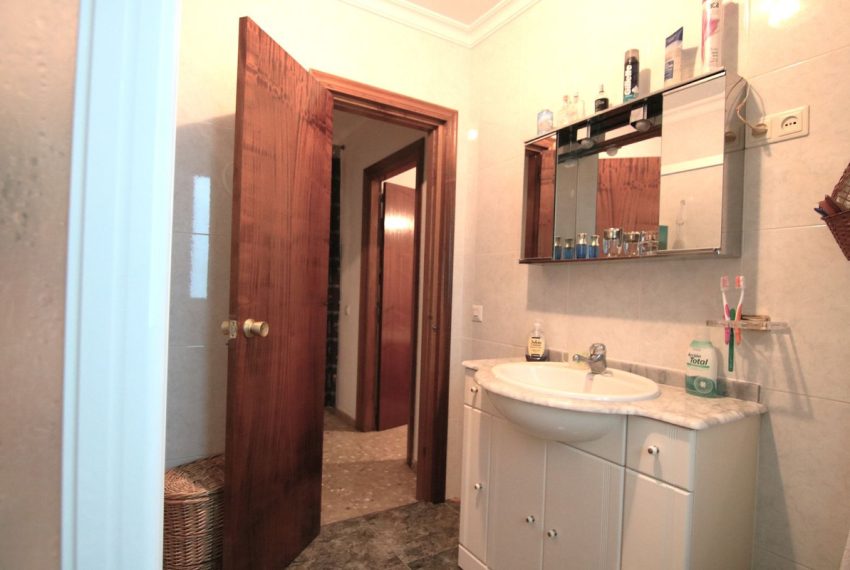 R4235914-Apartment-For-Sale-Guaro-Middle-Floor-5-Beds-285-Built-14